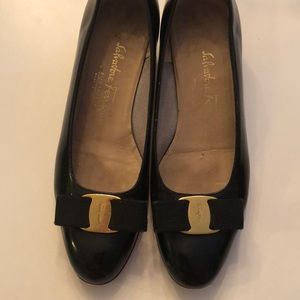 FERRAGAMO Vintage Vara Bow Pumps Heels Flats